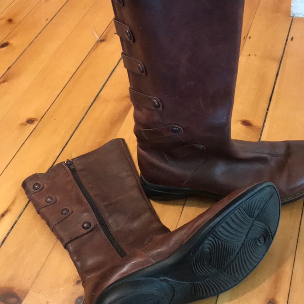 EUC cute brown Merrell boots